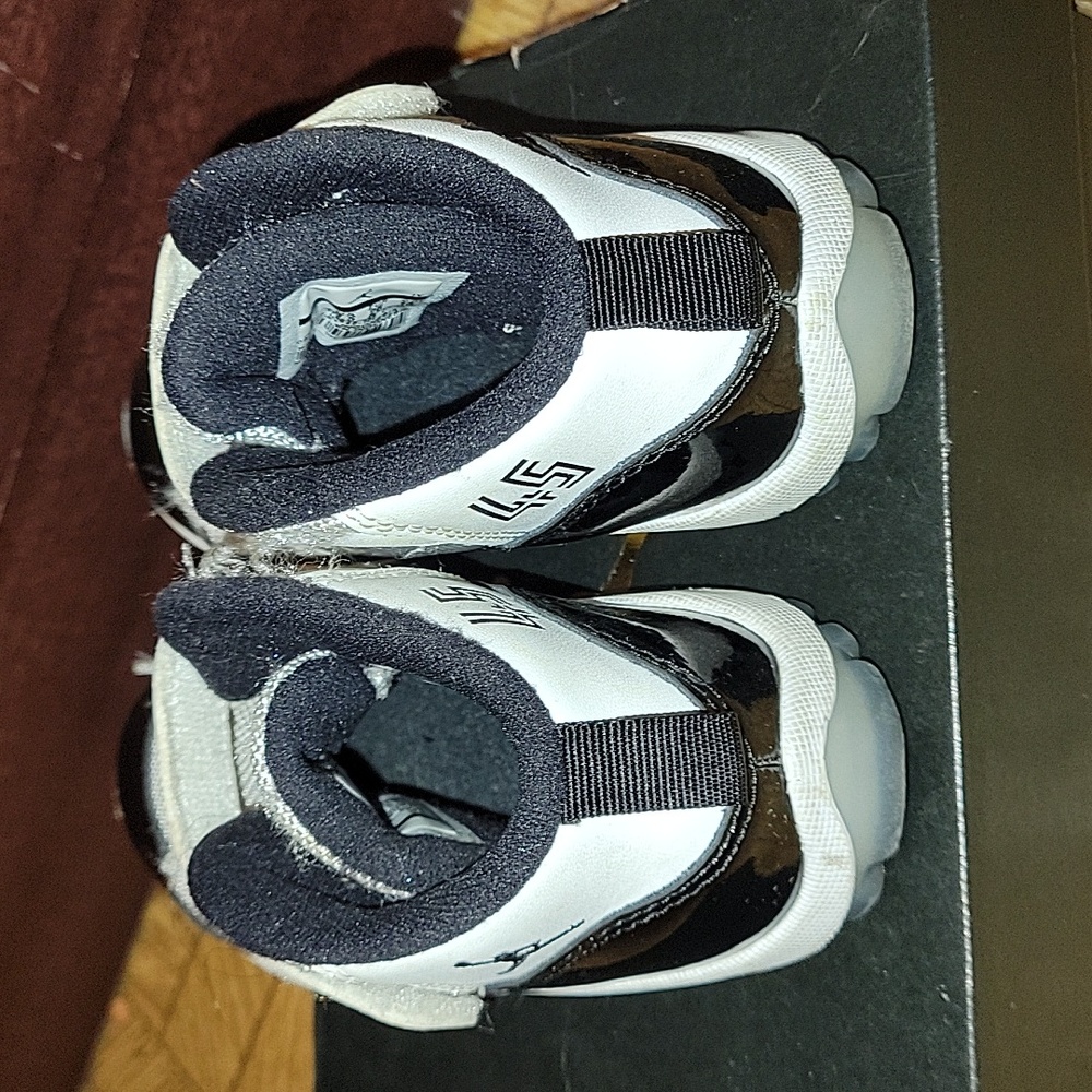 Jordan 11 Retro - Picture 4 of 9